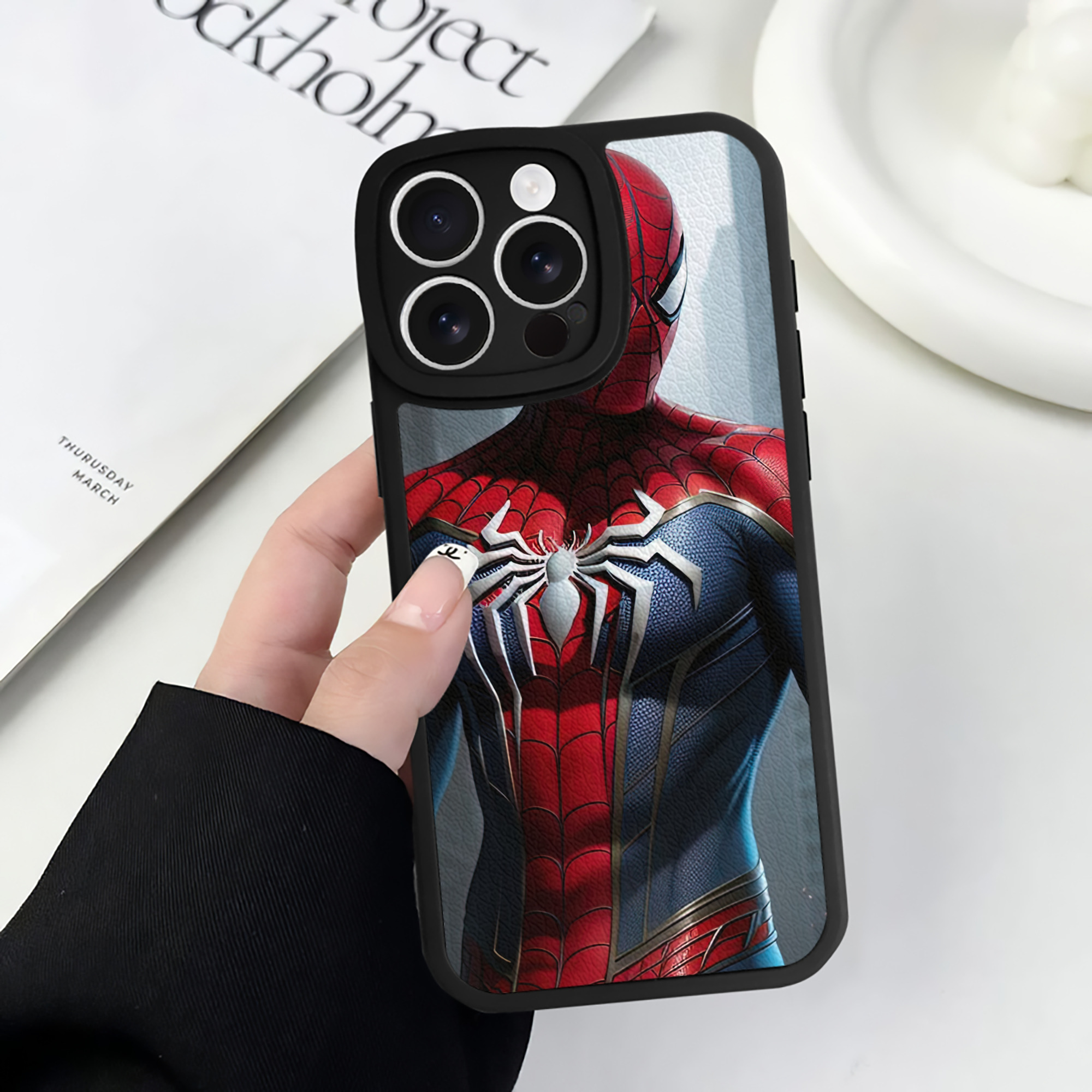 （画像用） Spider Man スパイダーマン 【iPhone 16シリーズ対応】シリコンスマホケース（レザー調） 材質：シリコン